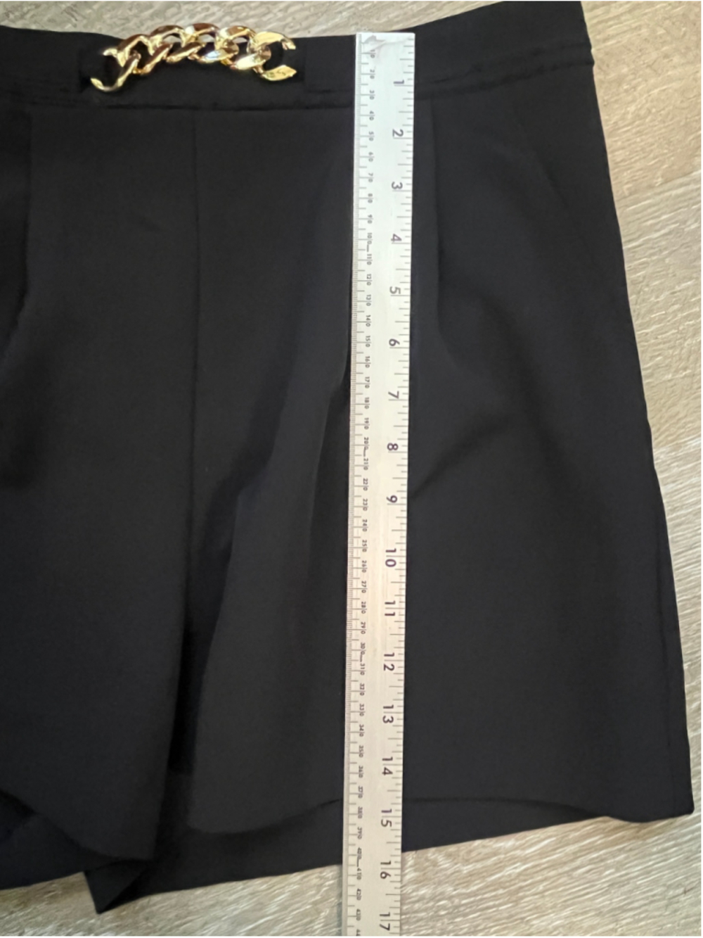 Women's BOLD elements Black High Waist Shorts with Gold Chain, Size 8 - Picture 5 of 10